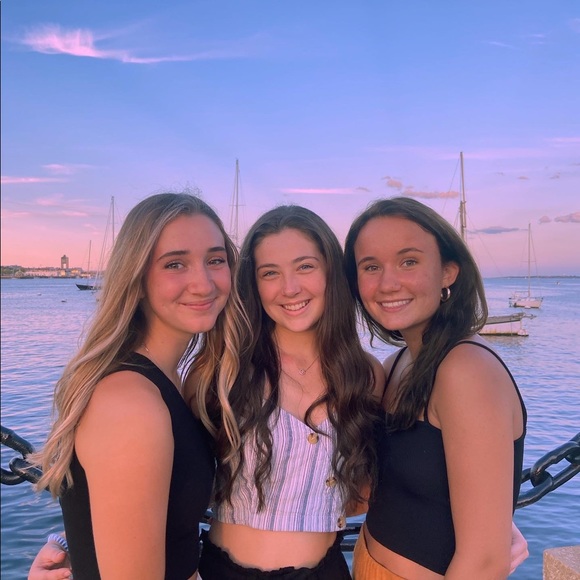 Meet your Posher, Madison - Picture 1 of 2